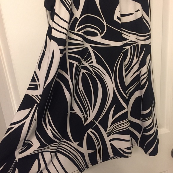 Black and White Dress - Picture 5 of 5